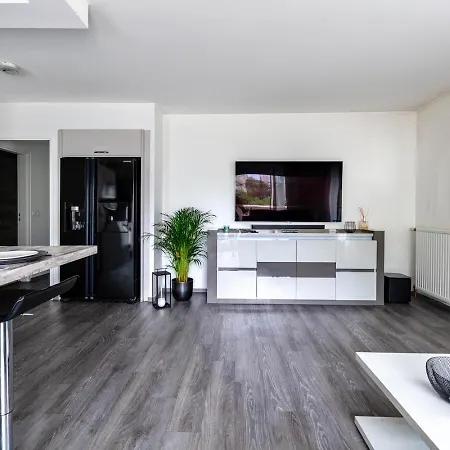 Charmant Refuge Avec Jardin, A 6 Minutes A Pied Du Metro Creteil L Echat-Lovely Retreat With Garden, Located A 6-Minute Walk From Creteil L Echat Metro Station Exterior photo