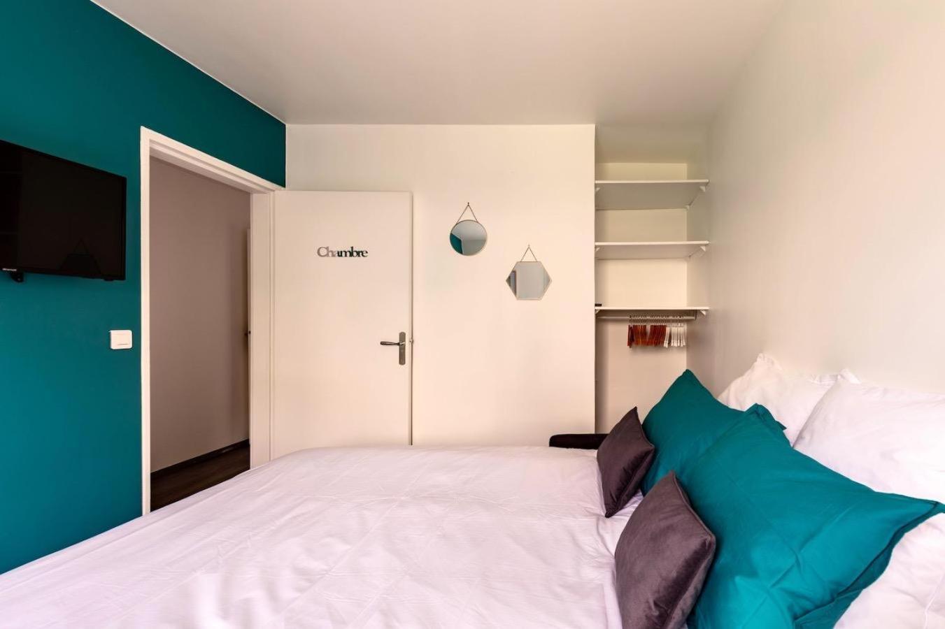 Appartement Refuge Avec Jardin, A 6 Minutes A Pied Du Metro L Echat-lovely Retreat With Garden, Located A 6-minute Walk From L Echat Metro Station