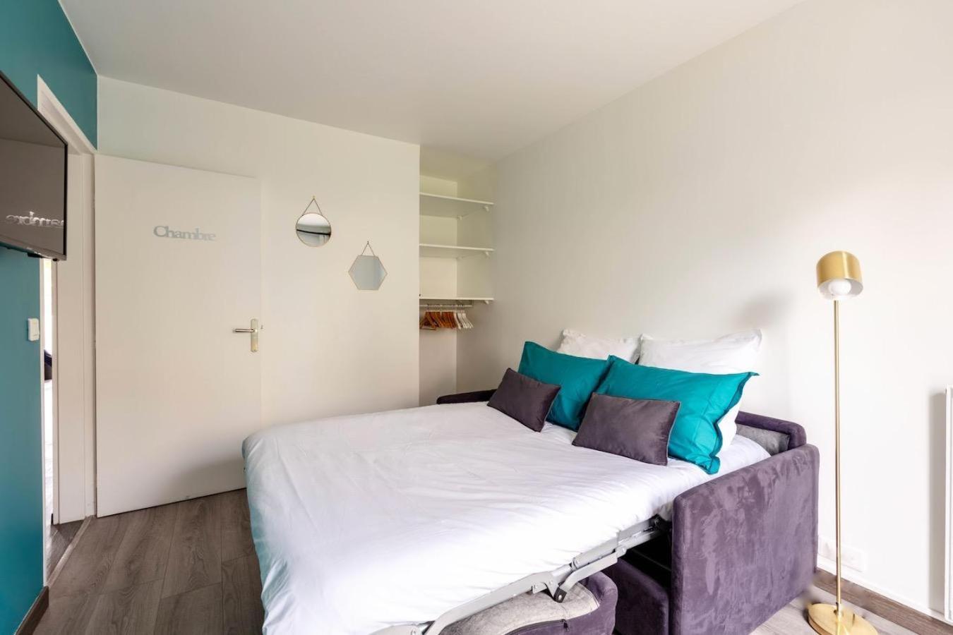 Refuge Avec Jardin, A 6 Minutes A Pied Du Metro L Echat-lovely Retreat With Garden, Located A 6-minute Walk From L Echat Metro Station *